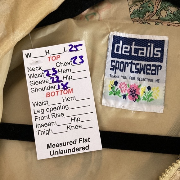 Vintage 90’s. Gold silk windbreaker with architectural designs 126 44” chest - Picture 4 of 5